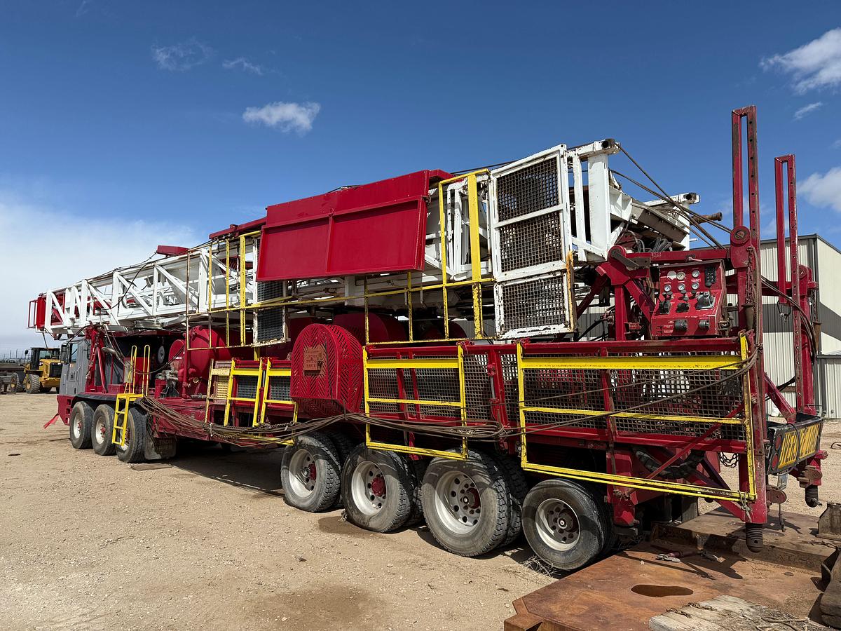 Used 2014 WATSON HOPPER PAY ZONE 550 DD 108’-300K 7-AXLE WELL SERVICE RIG