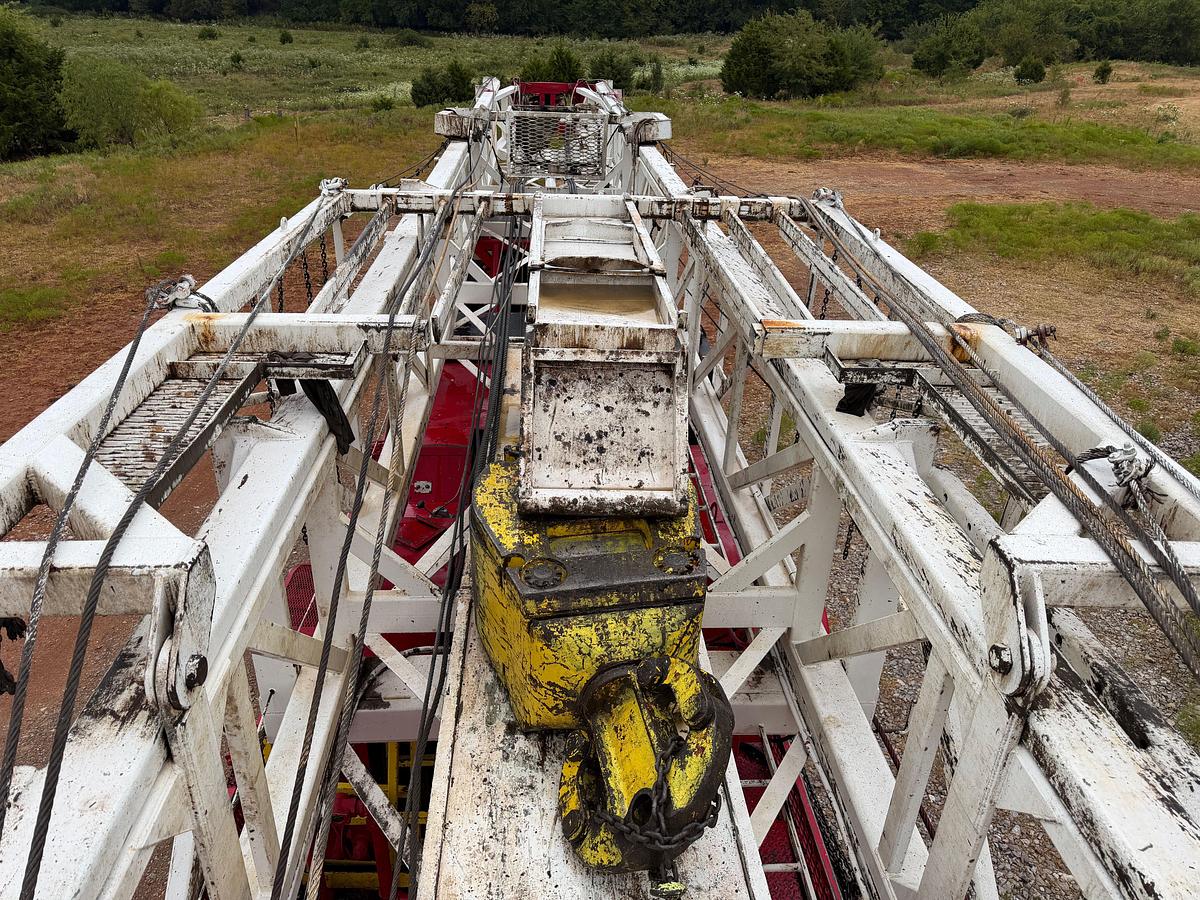 Used 1985 Taylor 550 Well Service Rig, 104 x 250k Mast
