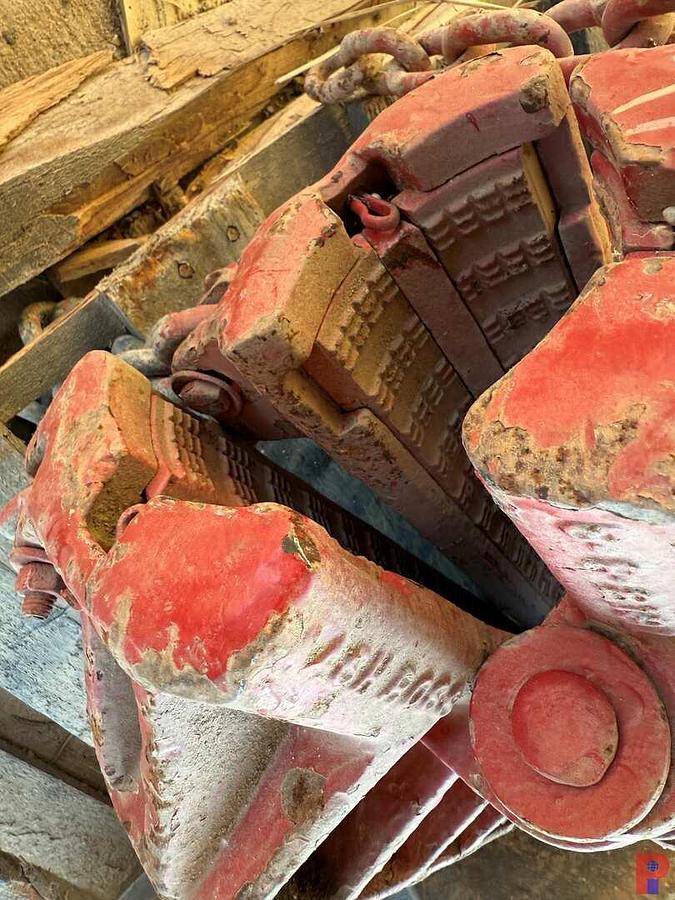 Used (2) PALLETS OF (10) 3-SEGMENT MANUAL SLIPS