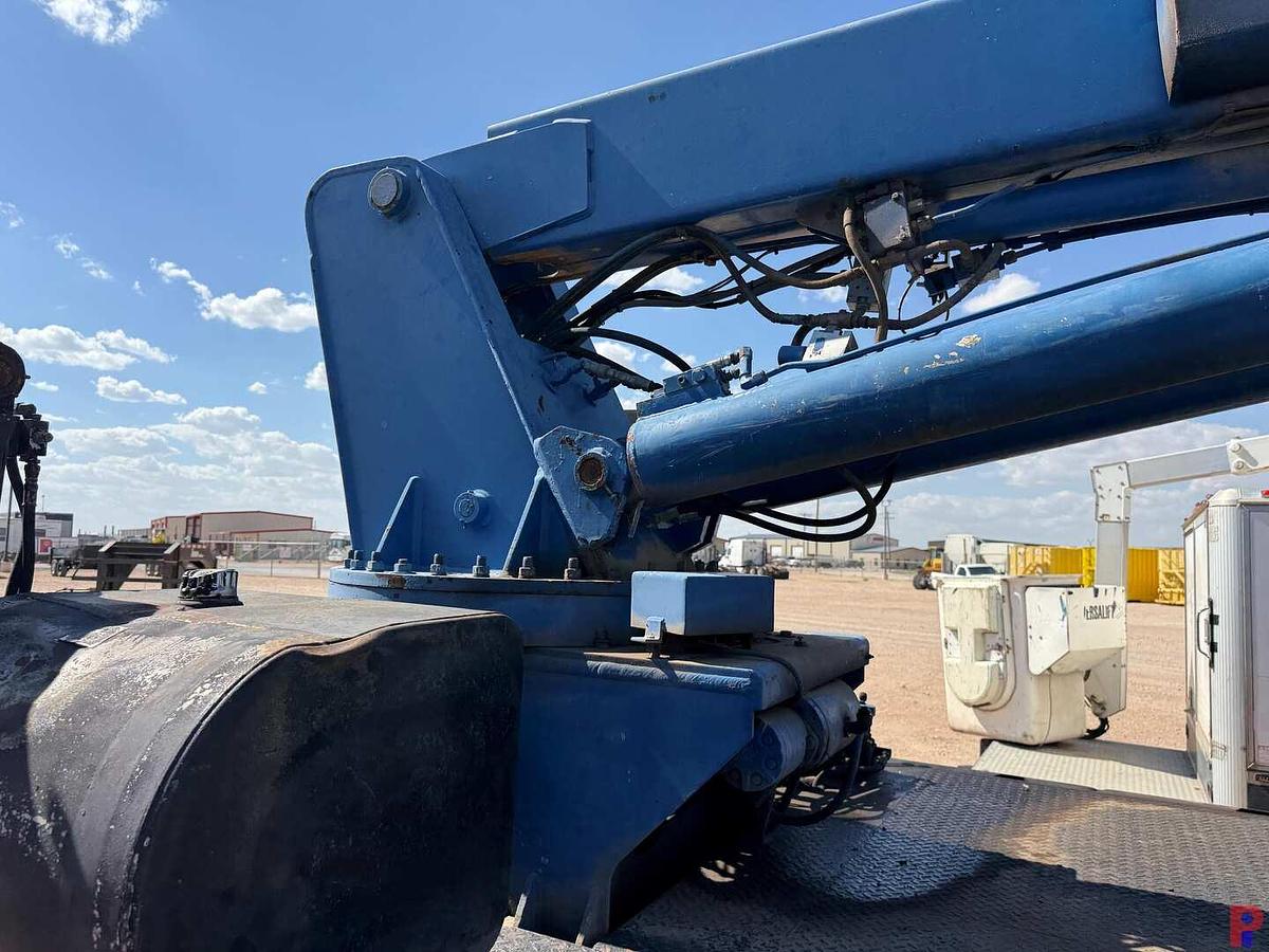 Used 2005 INTERNATIONAL WORKSTAR 7400 W/ 90’ PLATFORM SIGN CRANE TRUCK