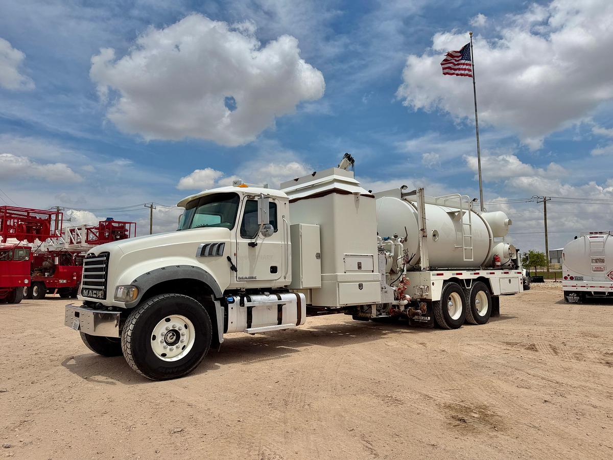 Used 2011 MACK GRANITE T/A DAYCAB HOT OIL TRUCK