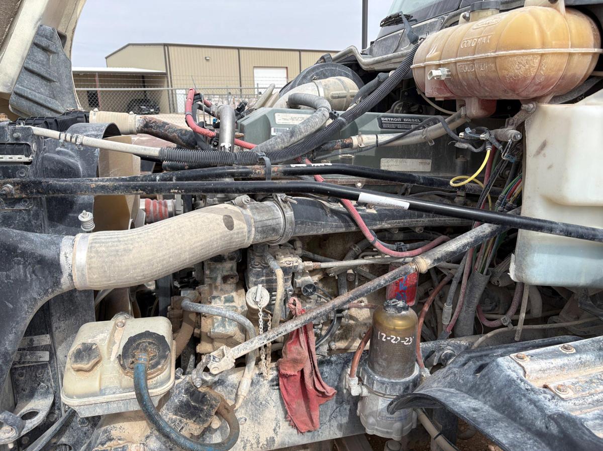 Used 2006 FREIGHTLINER COLUMBIA 120 T/A SLEEPER HAUL TRUCK