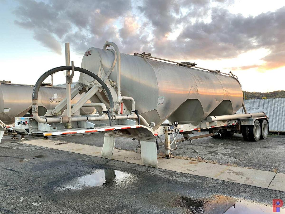 Used 2017 HEIL 1040 CU. FT T/A DRY BULK    PNEUMATIC TRAILER