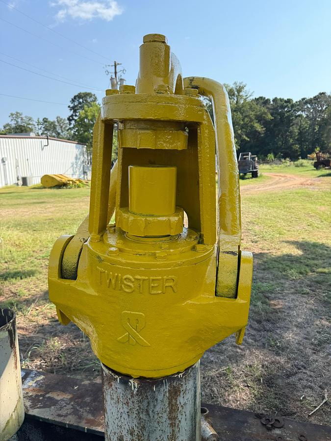 Used TWISTER 150-TON 4-1/2” FH BOX ROTARY SWIVEL