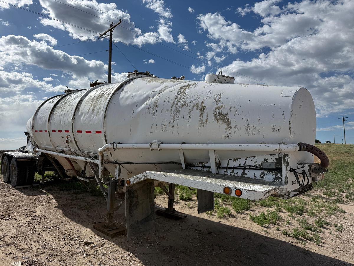 Used 1966 FRUEHAUF   T/A PNEUMATIC DRY BULK TRAILER