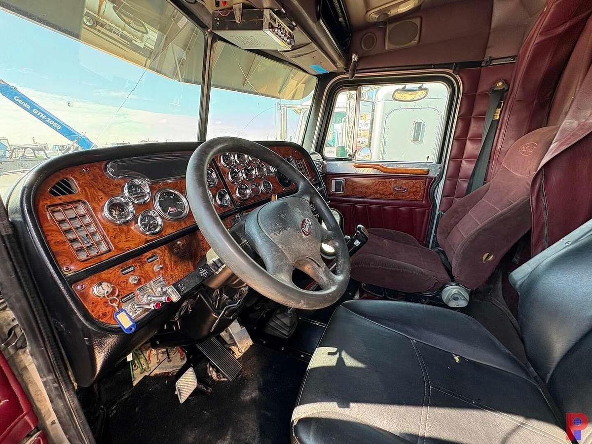 Used 2002 PETERBILT 379 EXT HOOD T/A 68” SLEEPER TRUCK