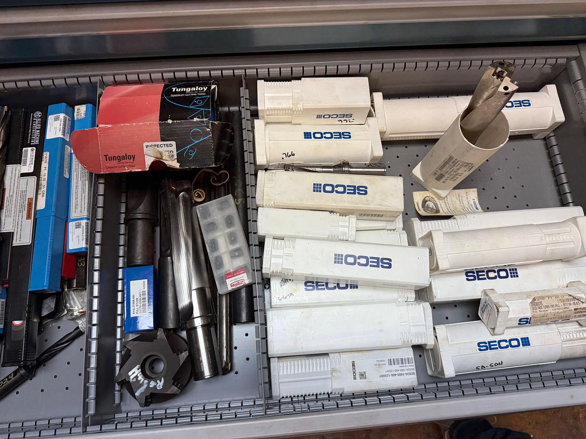 Used LOT W/ (200+) UNUSED EXPENDABLE MACHINING TOOLS INCLUDES (2) LISTA 8-DRAWER ROLLING TOOLBOXES, TABLE TOP & BOLT BIN W/ CONTENTS