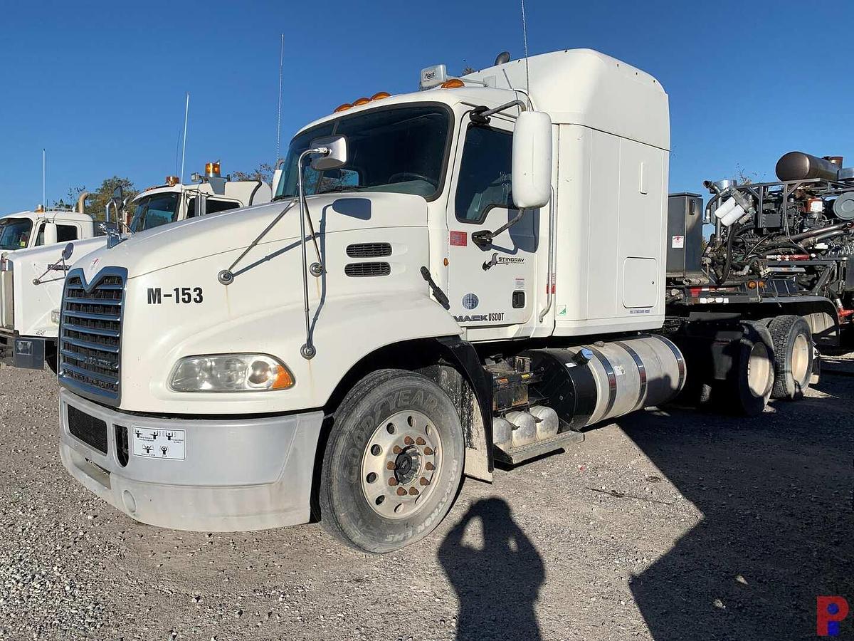 Used 2013 MACK PINNACLE SLEEPER TRUCK