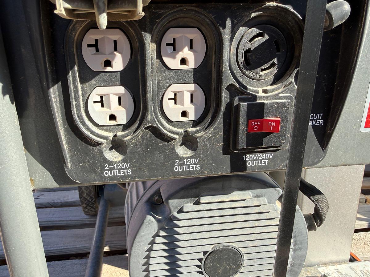 Used STORM RESPONDER MODEL 030430 / 5500 AC WATTS / 120/240-VOLTS P/B BRIGGS&STRATTON GAS ENGINE PORTABLE GENERATOR