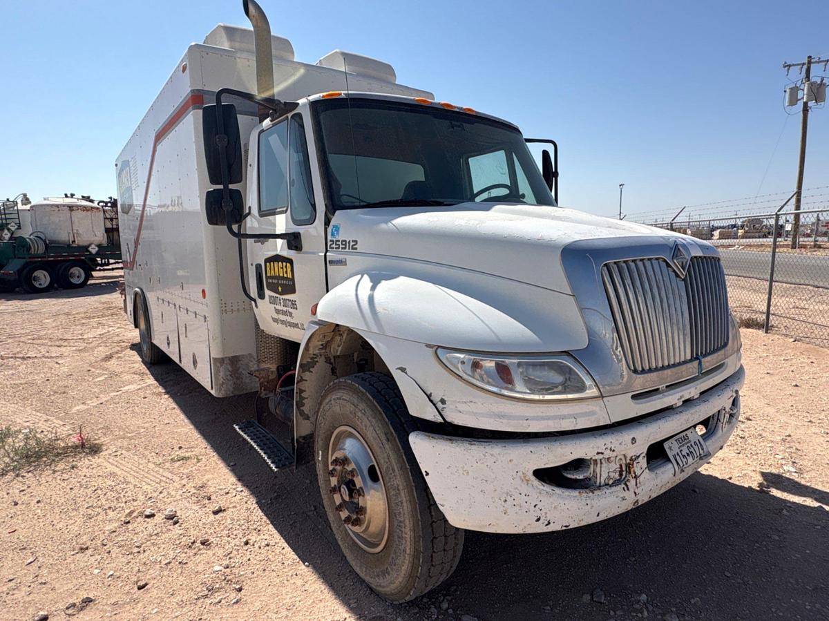 Used 2009 INTERNATIONAL DURASTAR 4400 S/A DAYCAB WIRELINE TRUCK