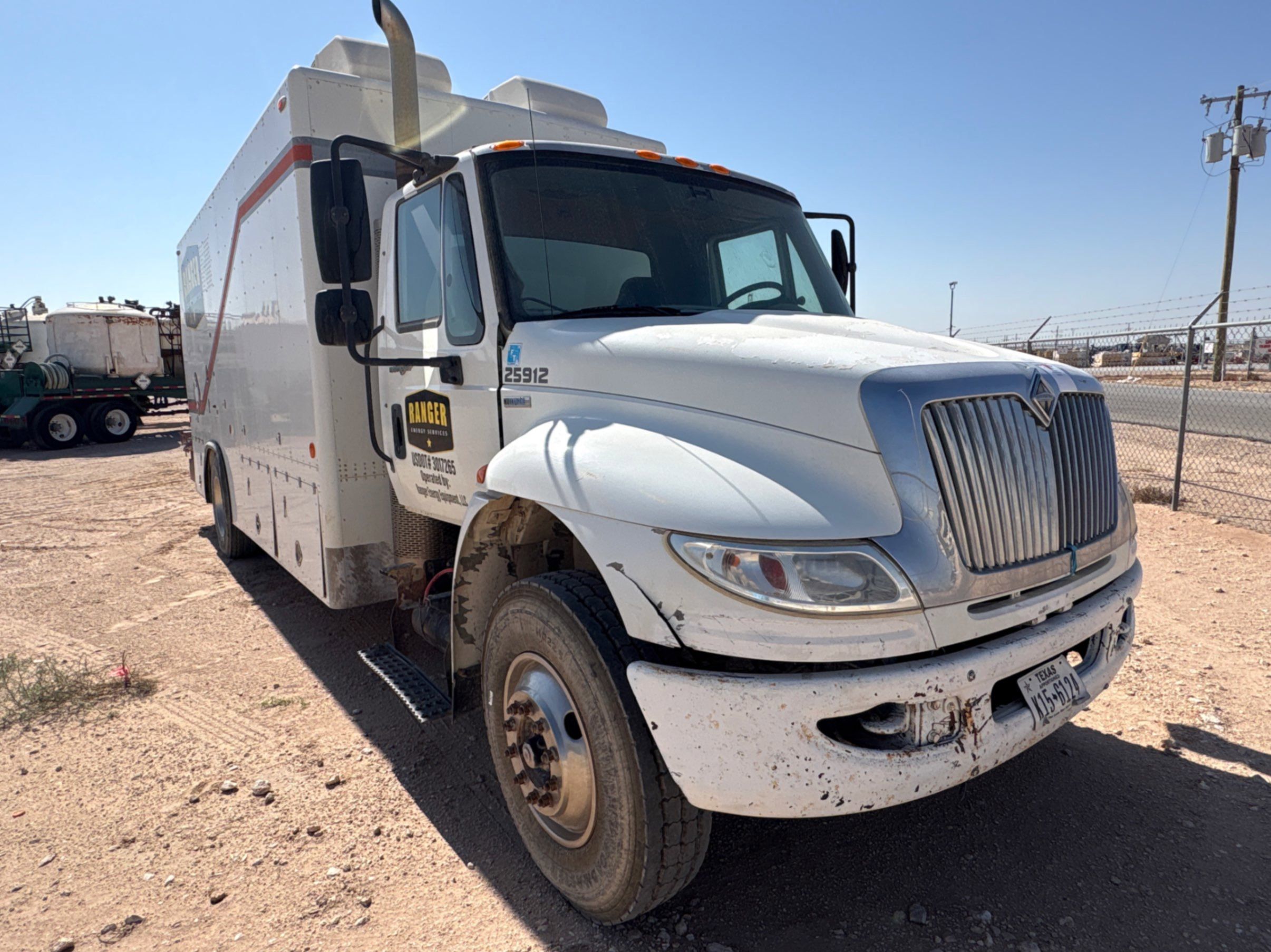 Used 2009 INTERNATIONAL DURASTAR 4400 S/A DAYCAB WIRELINE TRUCK