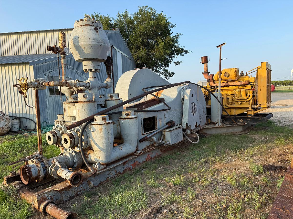 Used CONTINENTAL EMSCO D-700 DUPLEX MUD PUMP P/B CAT D353