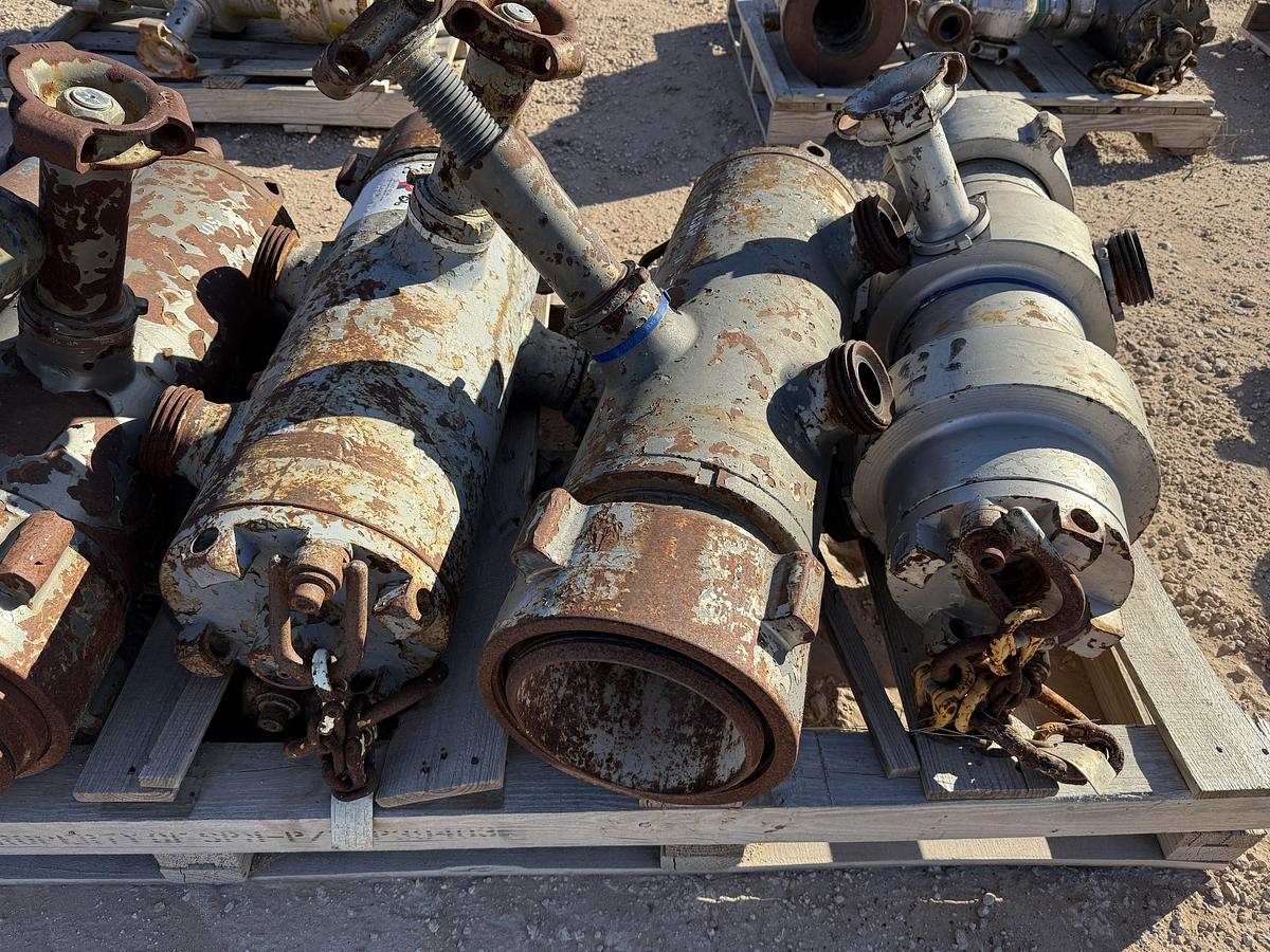 Used (3) MULTI-SIZE SINGLE PLUG CEMENT HEADS