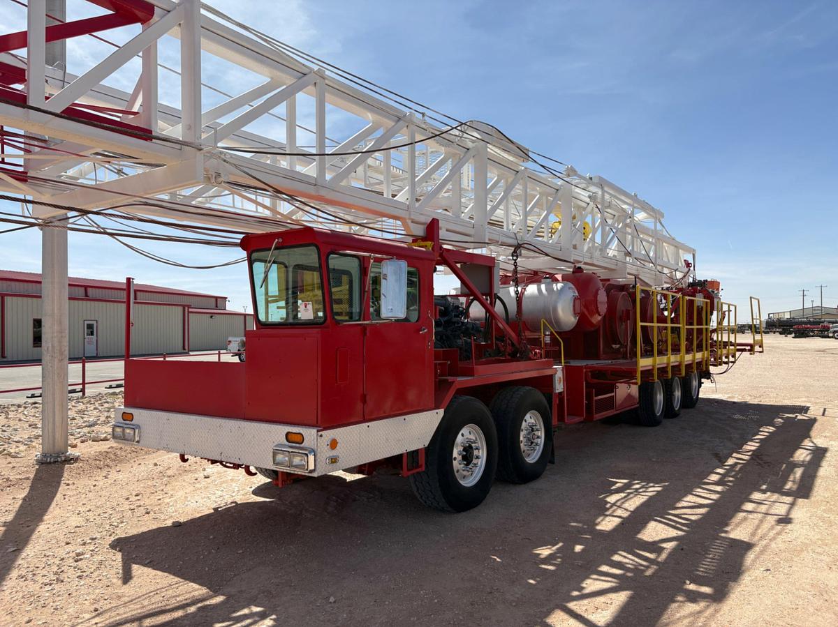 Used 2012 RIG WORKS MUSTANG DOUBLE DRUM 5-AXLE WELL SERVICE RIG