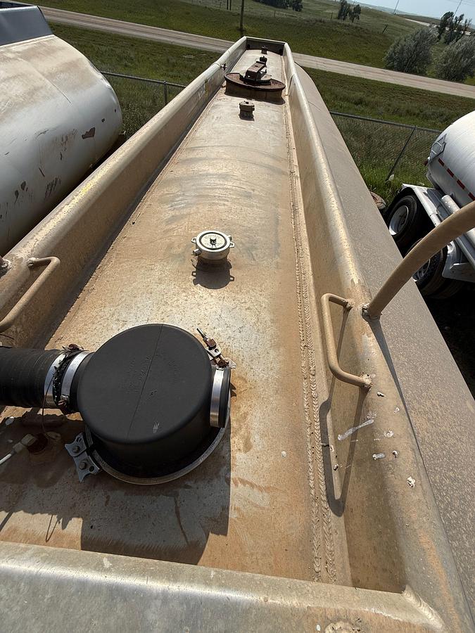 Used 1985 J&L TANK 5,250 GALLONS MC-306-AL 2-AXLE TANK PUP TRAILER