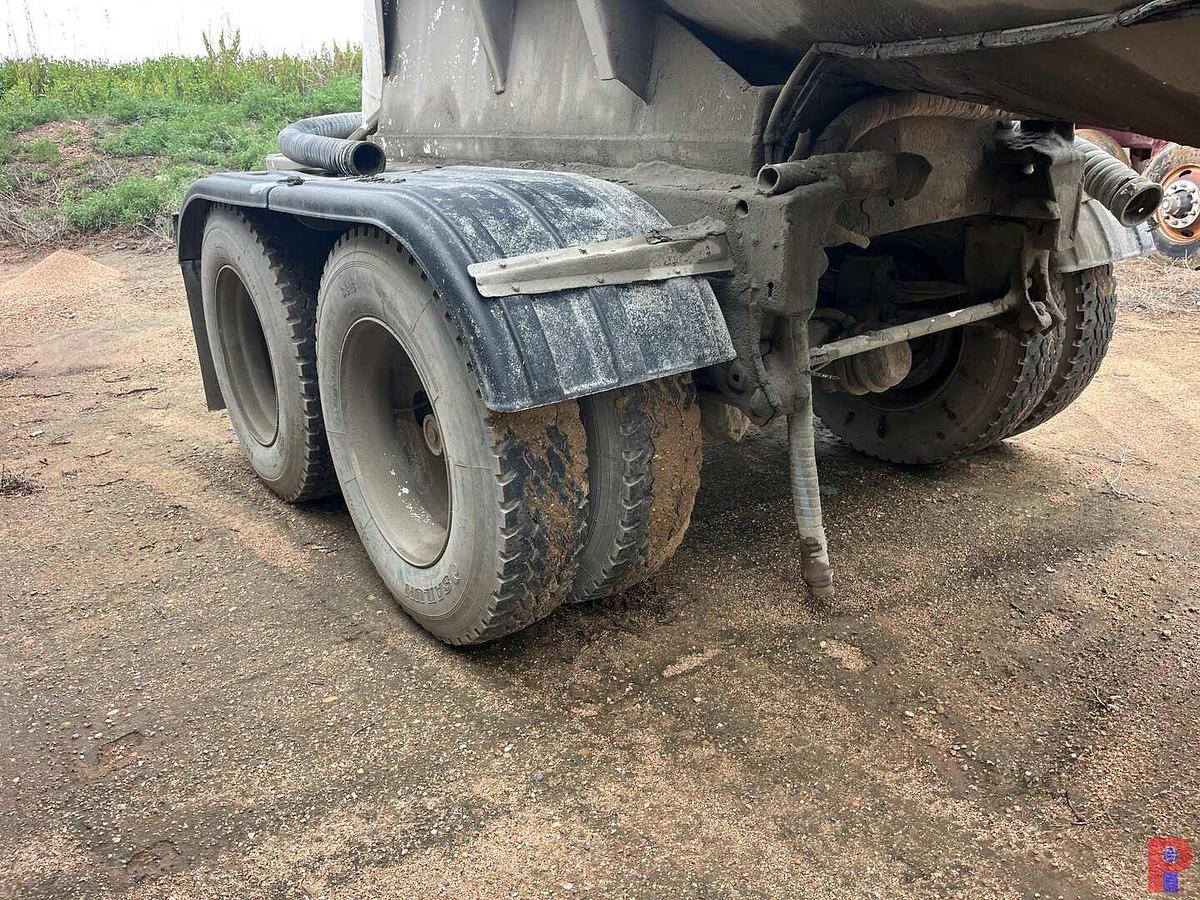 Used 1966 FRUEHAUF PNEUNATIC BULK TRAILER