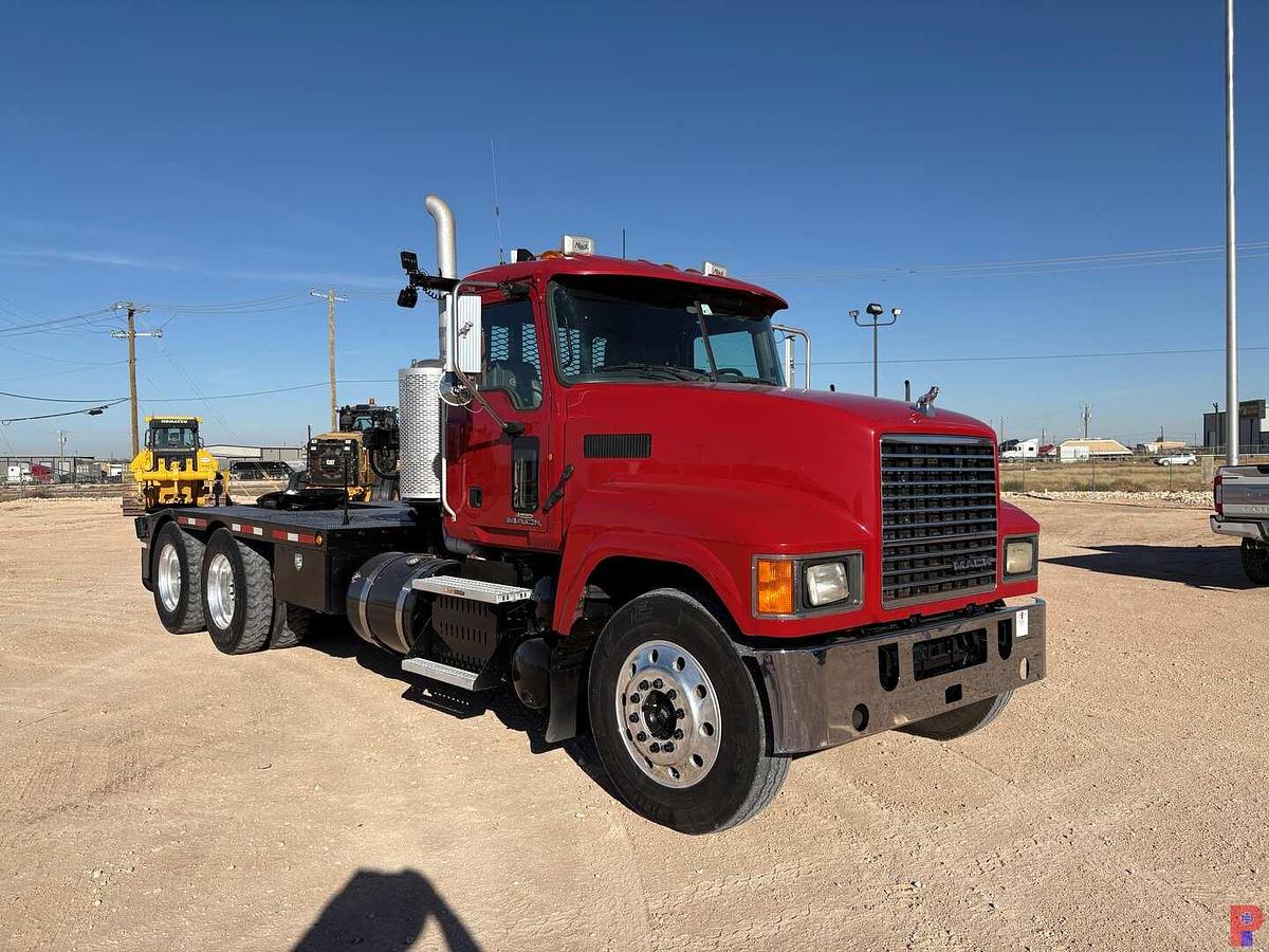 Used 2013 MACK PINNACLE T/A DAYCAB WINCH TRUCK