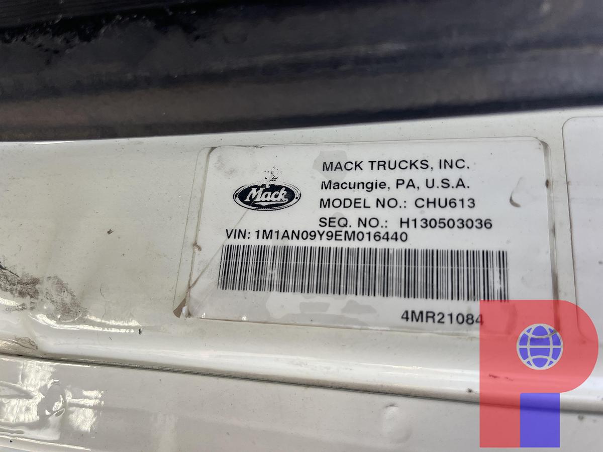 Used 2014 MACK PINNACLE CHU613 T/A DAY CAB TRUCK