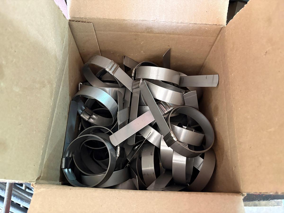 Used (75+) 2-1/2” to 4-1/2” junior smooth ID clamps