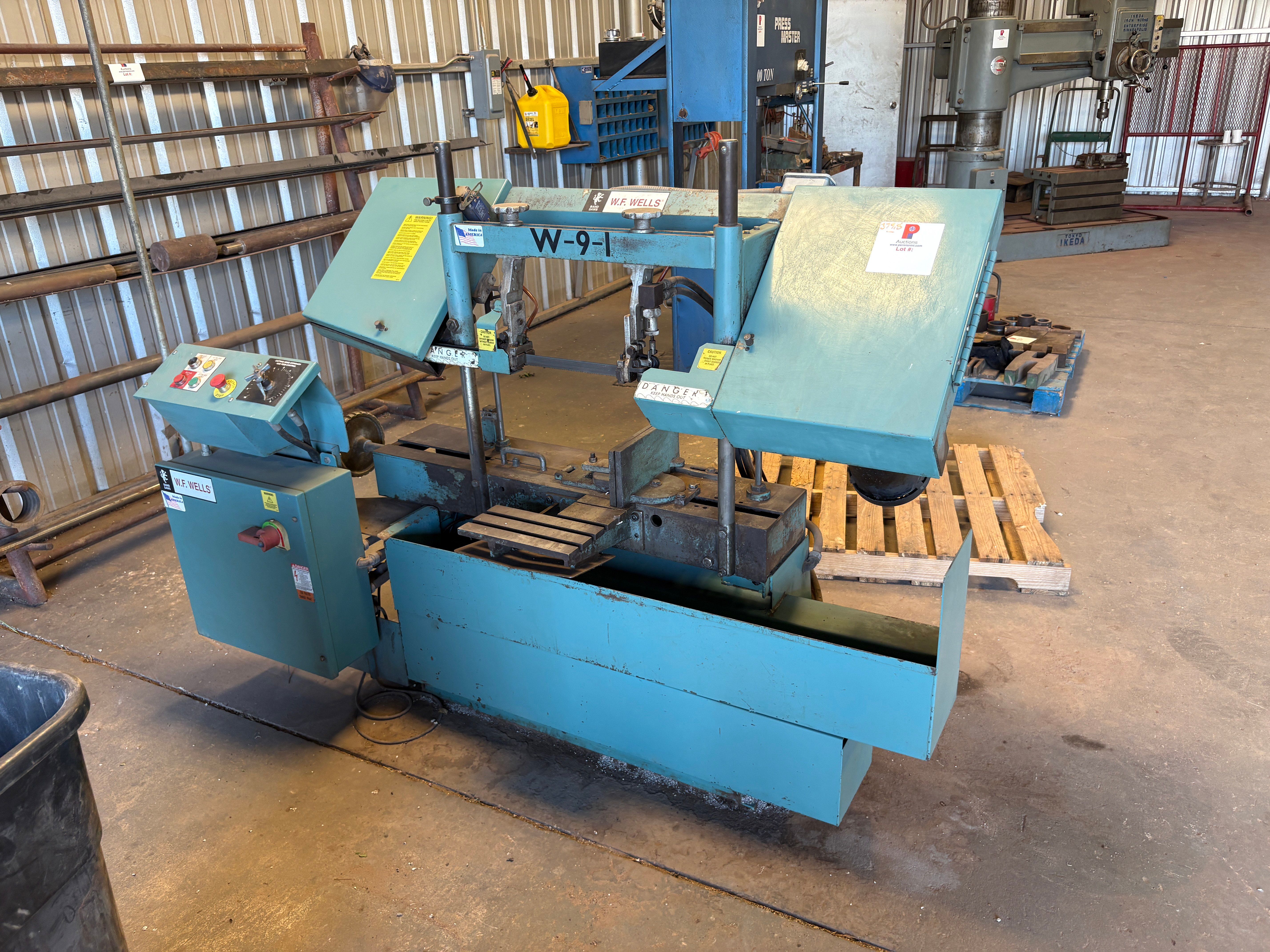 Used W.F. WELLS W-9-1 BAND SAW