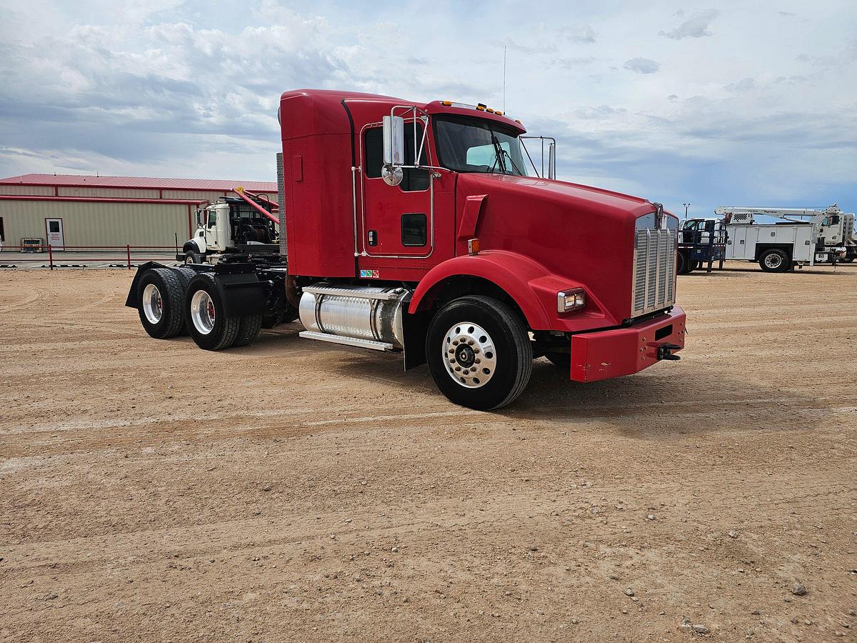 Used 2005 KENWORTH T800 T/A SLEEPER HAUL TRUCK