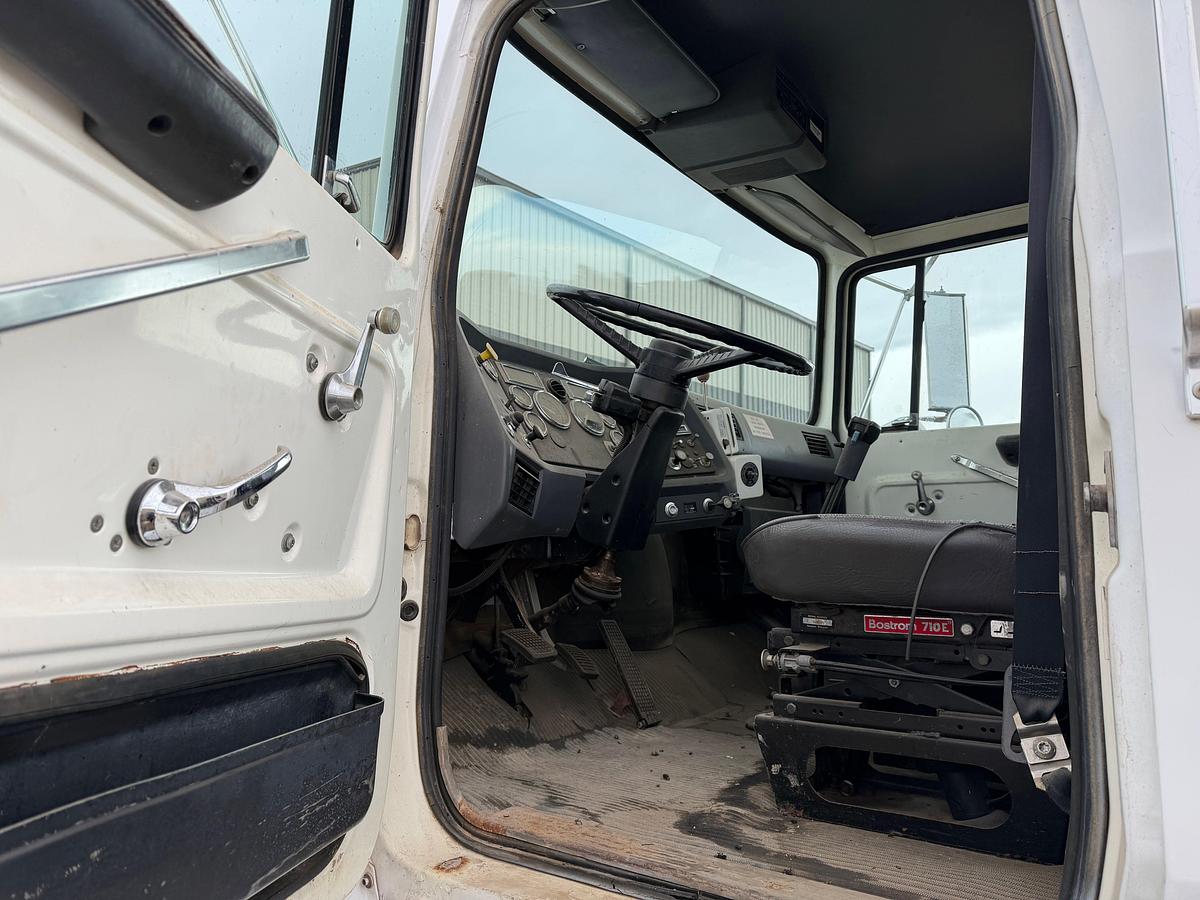 Used 1990 FORD L8000 T/A DAYCAB TRUCK TRACTOR