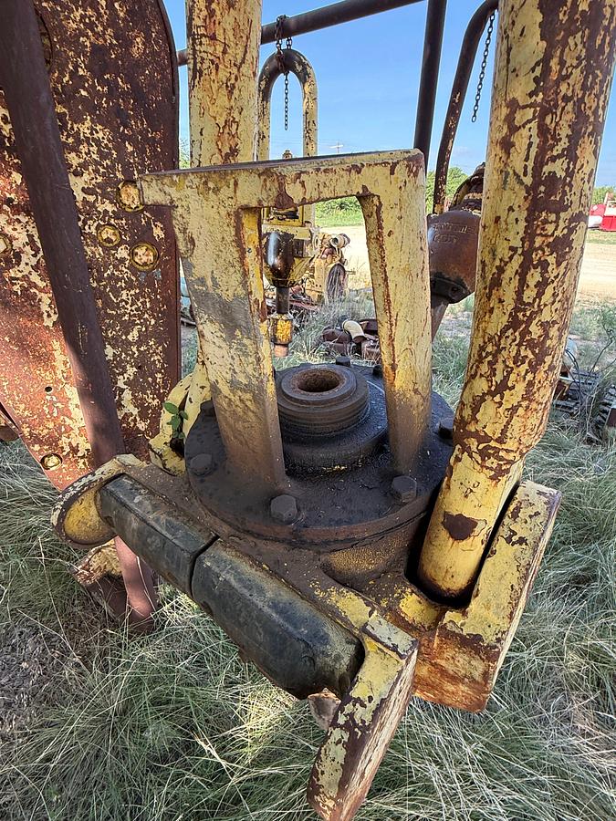 Used 200 to 300-TON ROTARY DRILLING SWIVEL