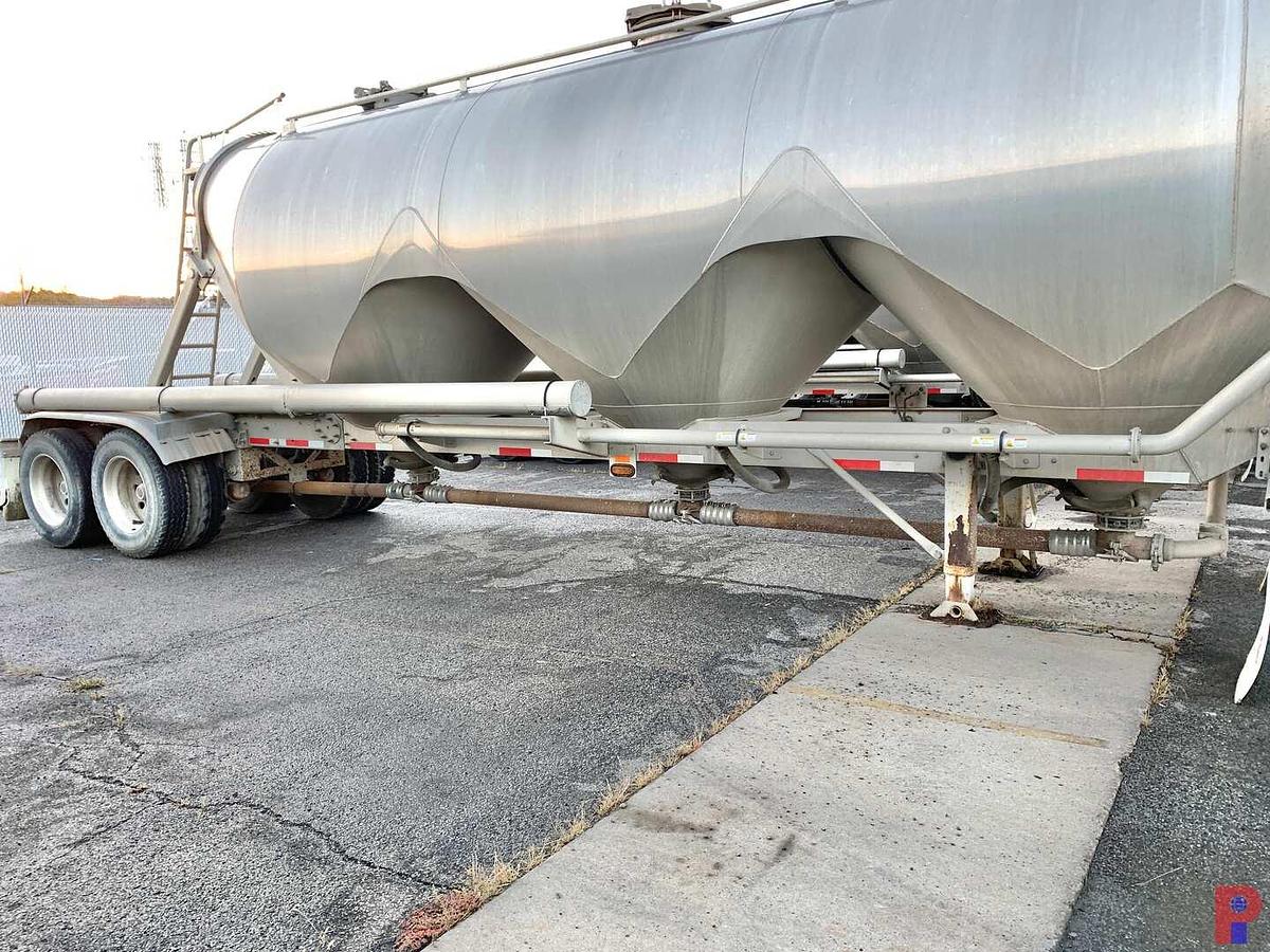 Used 2017 HEIL 1040 CU. FT T/A DRY BULK    PNEUMATIC TRAILER