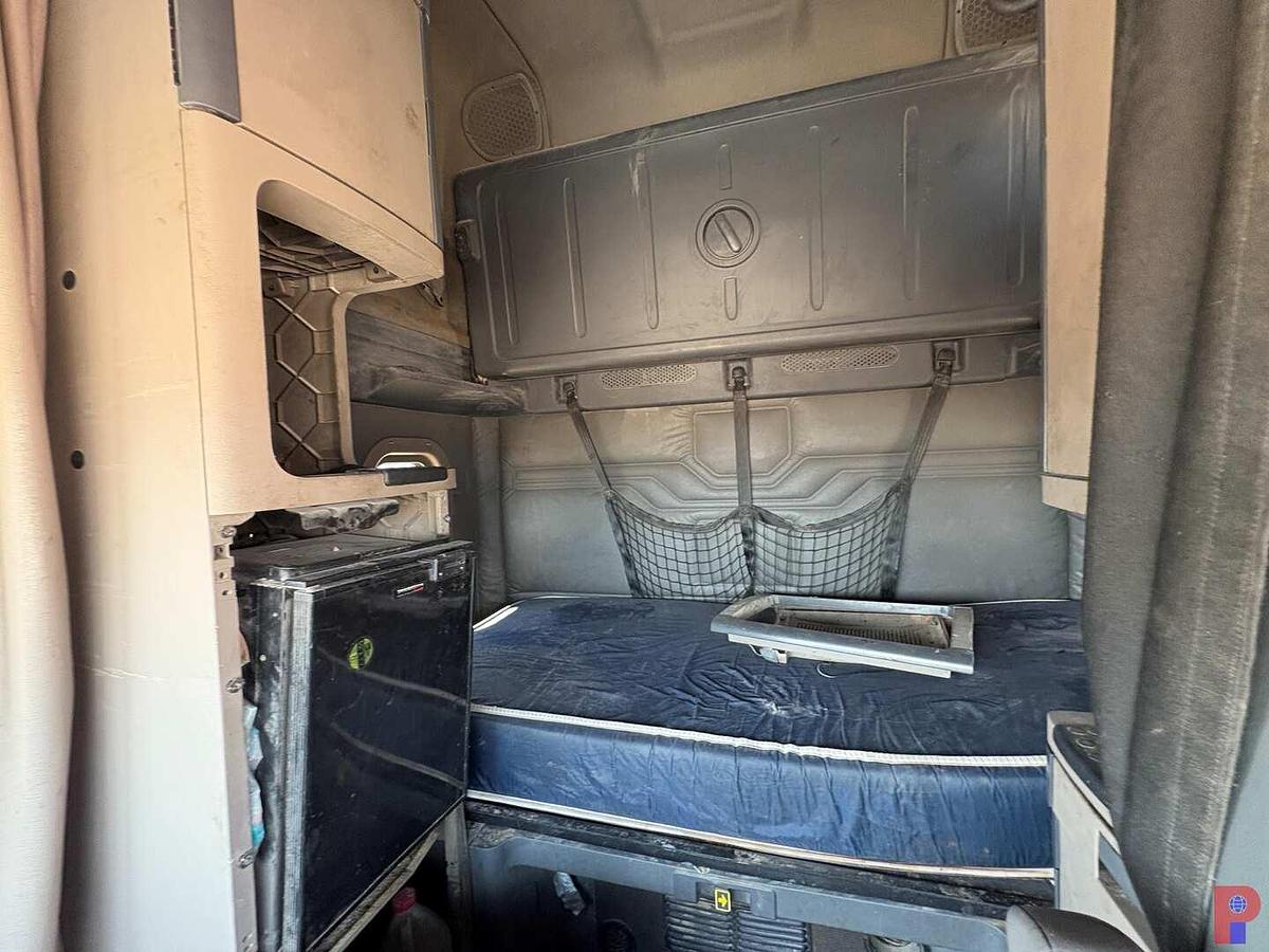 Used 2018 FREIGHTLINER CASCADIA T/A SLEEPER HAUL TRUCK