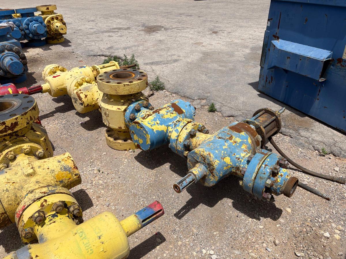 Used 7-1/16” x 4” fluid cross w/ (4) 4” 10k gate valves