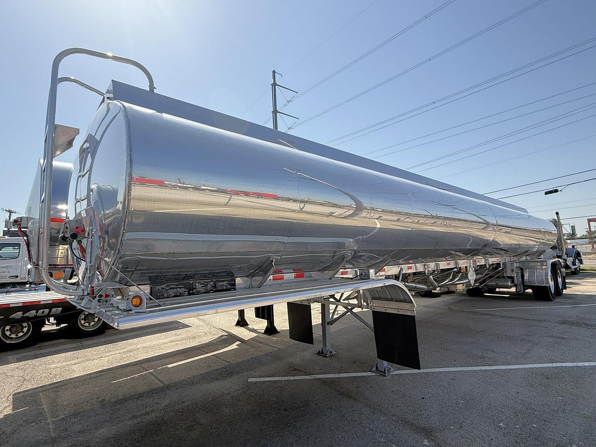 Used 2020 HEIL DOT 406AL 5-COMP 9,400-GAL T/A TANK TRAILER