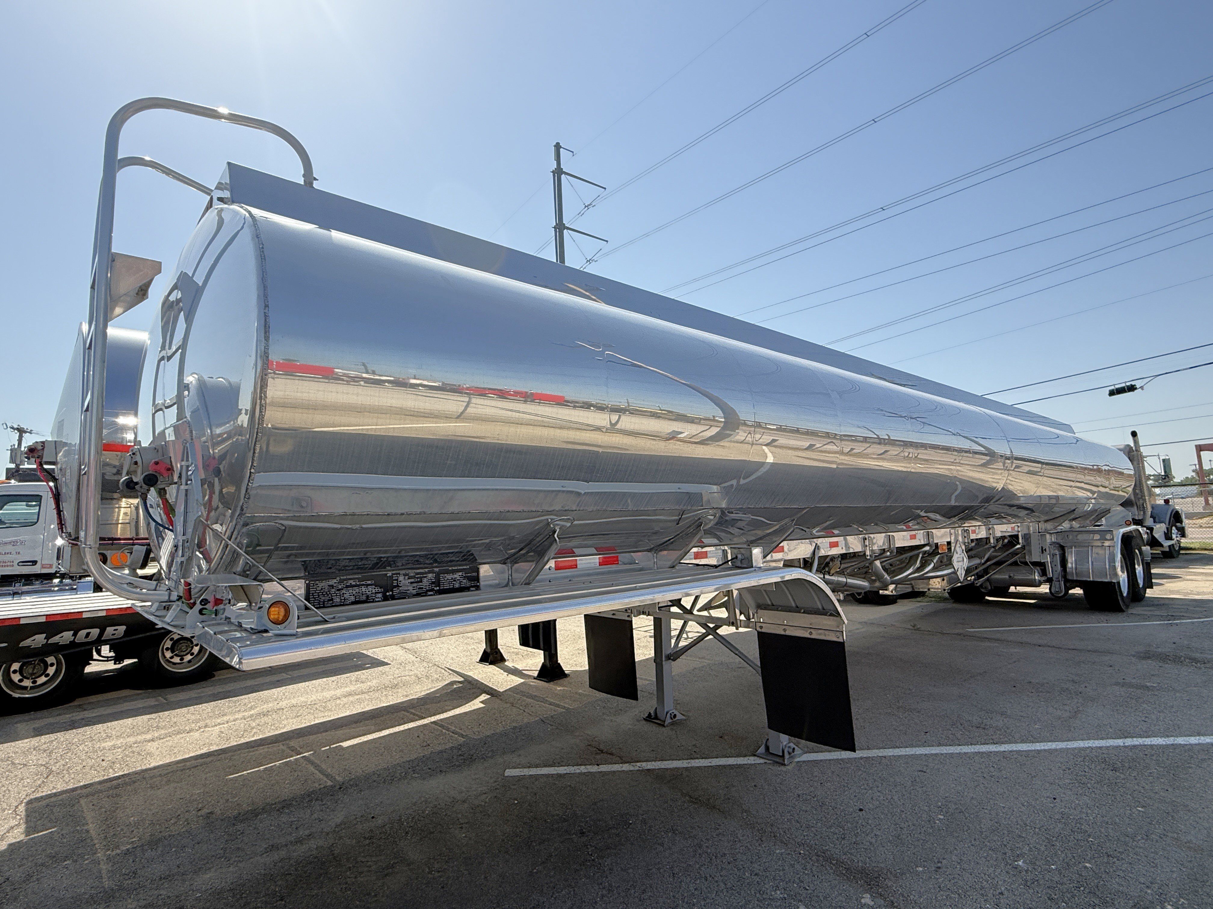 Used 2020 HEIL DOT 406AL 5-COMP 9,400-GAL T/A TANK TRAILER