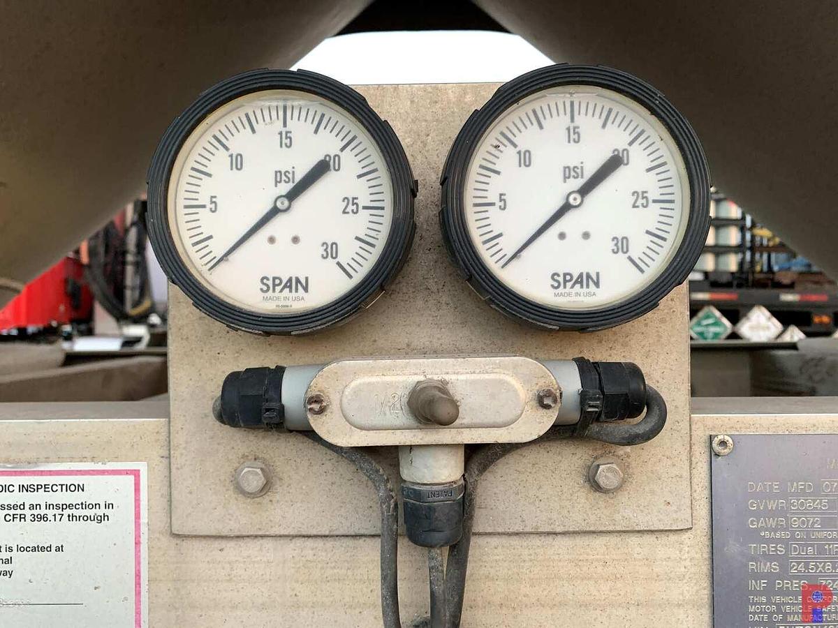 Used 2014 HEIL 1040 CU.FT. T/A DRY BULK PNEUMATIC TRAILER