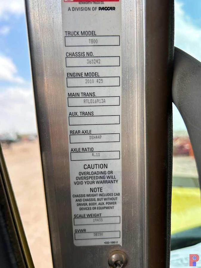 Used 2013 KENWORTH T800 DAY TRI AXLE CAB & CHASSIS