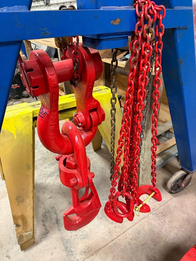 Used RATIGAN 40 TON ROD HOOK & 24NT26 CLEVIS W/ (2) ROD LIFT CHAINS