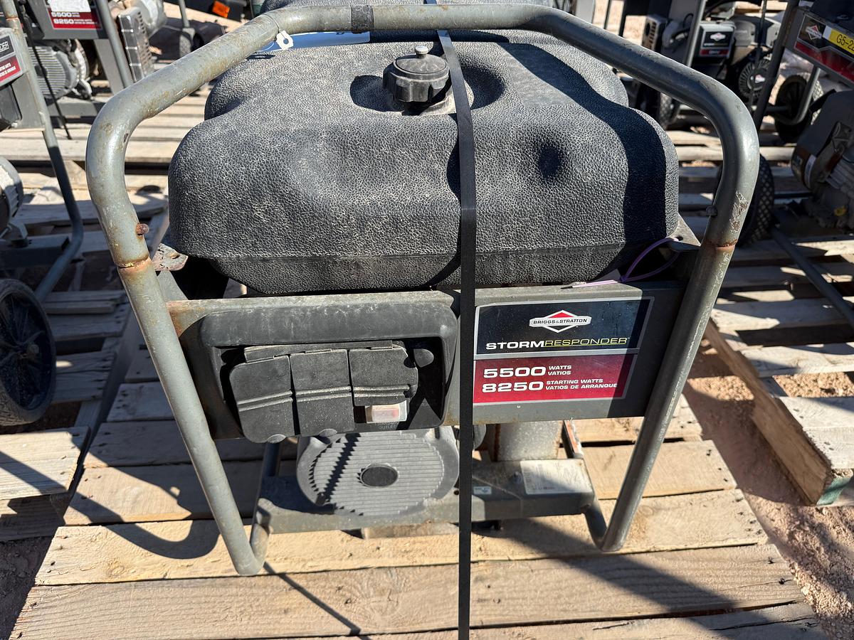 Used STORM RESPONDER MODEL 030430 / 5500 AC WATTS / 120/240-VOLTS P/B BRIGGS&STRATTON GAS ENGINE PORTABLE GENERATOR