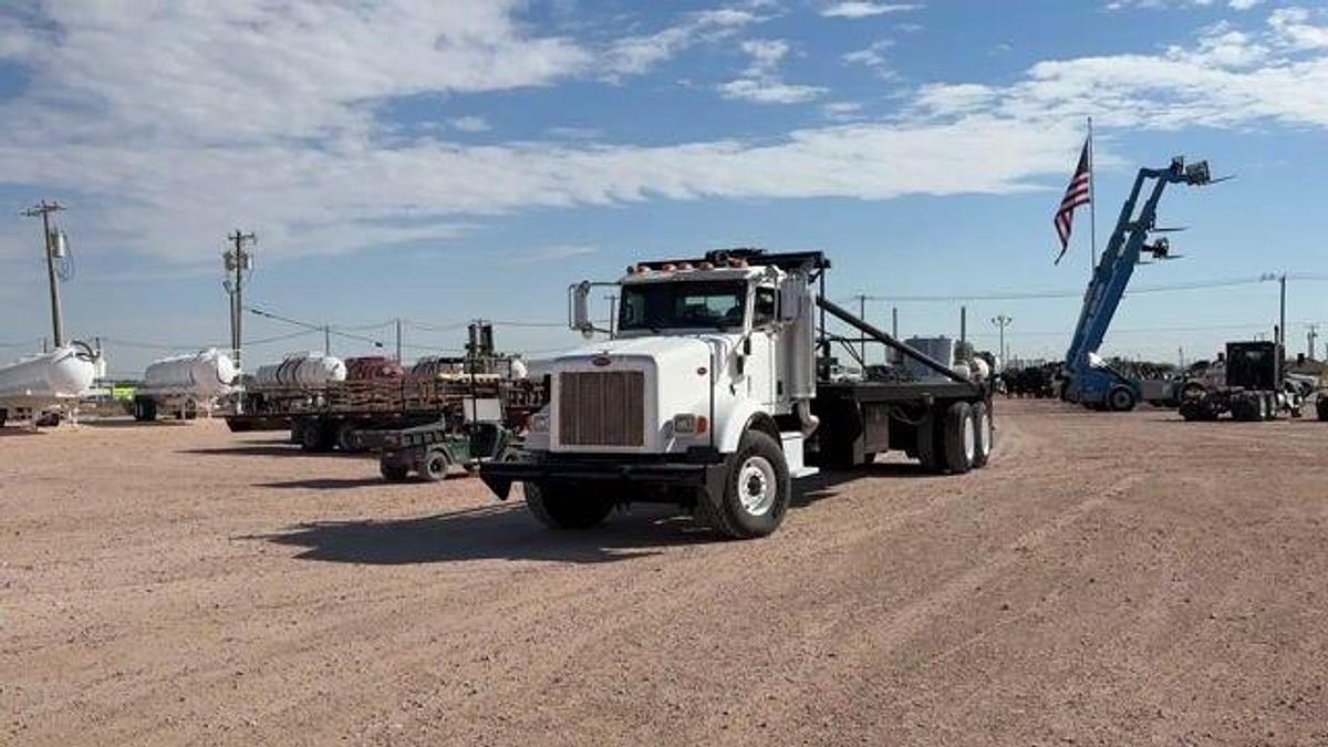 Used 2006 PETERBILT 357 T/A DAYCAB GIN POLE TRUCK