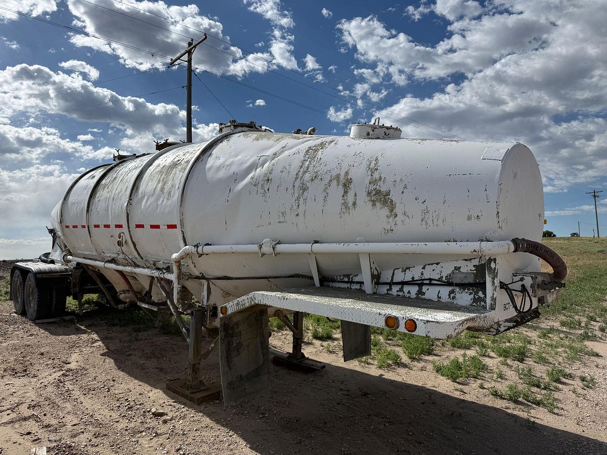 Used 1966 FRUEHAUF   T/A PNEUMATIC DRY BULK TRAILER