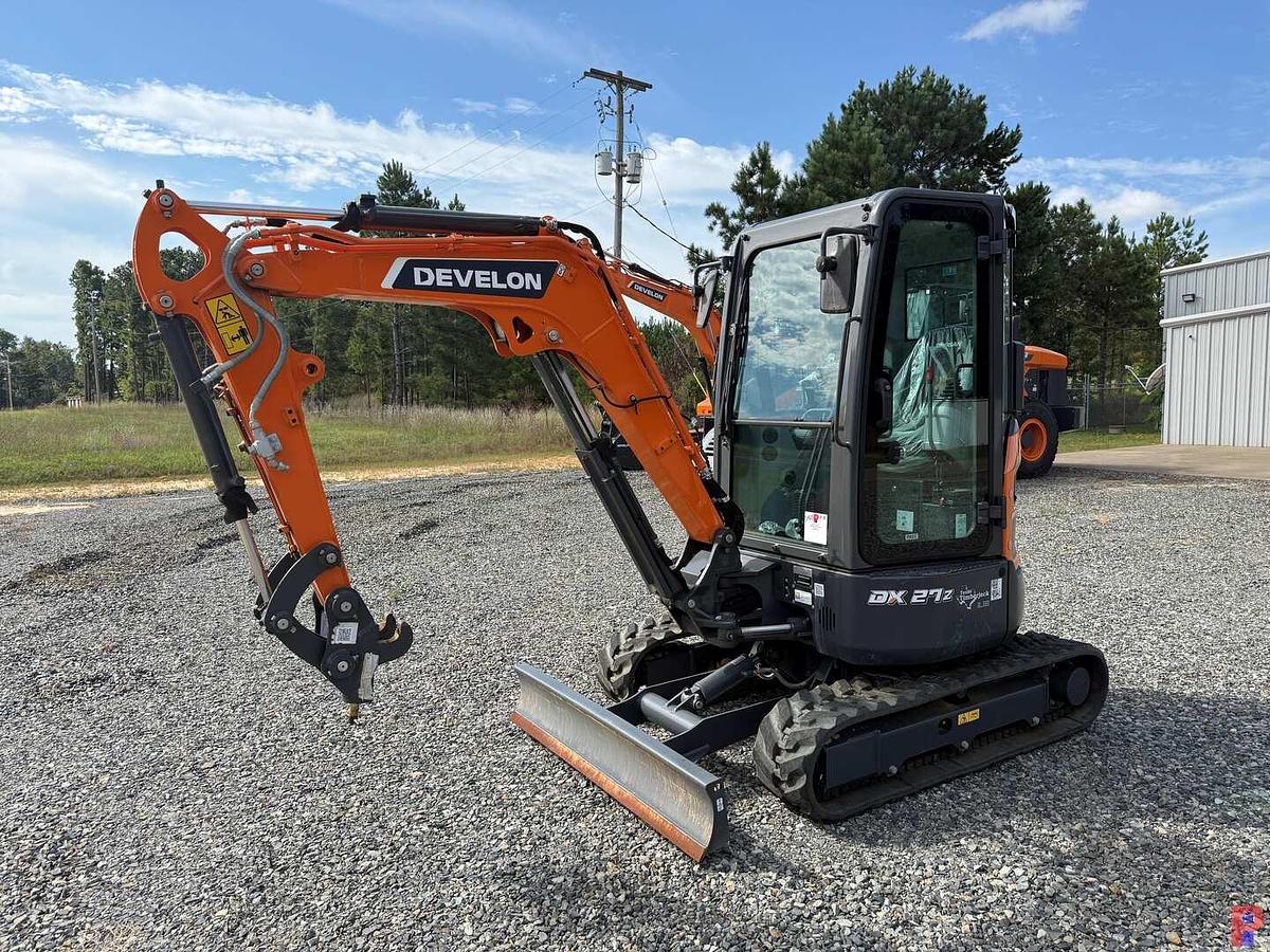 Used (NEW) DEVELON DX27Z-7 COMPACT MINI EXCAVATOR