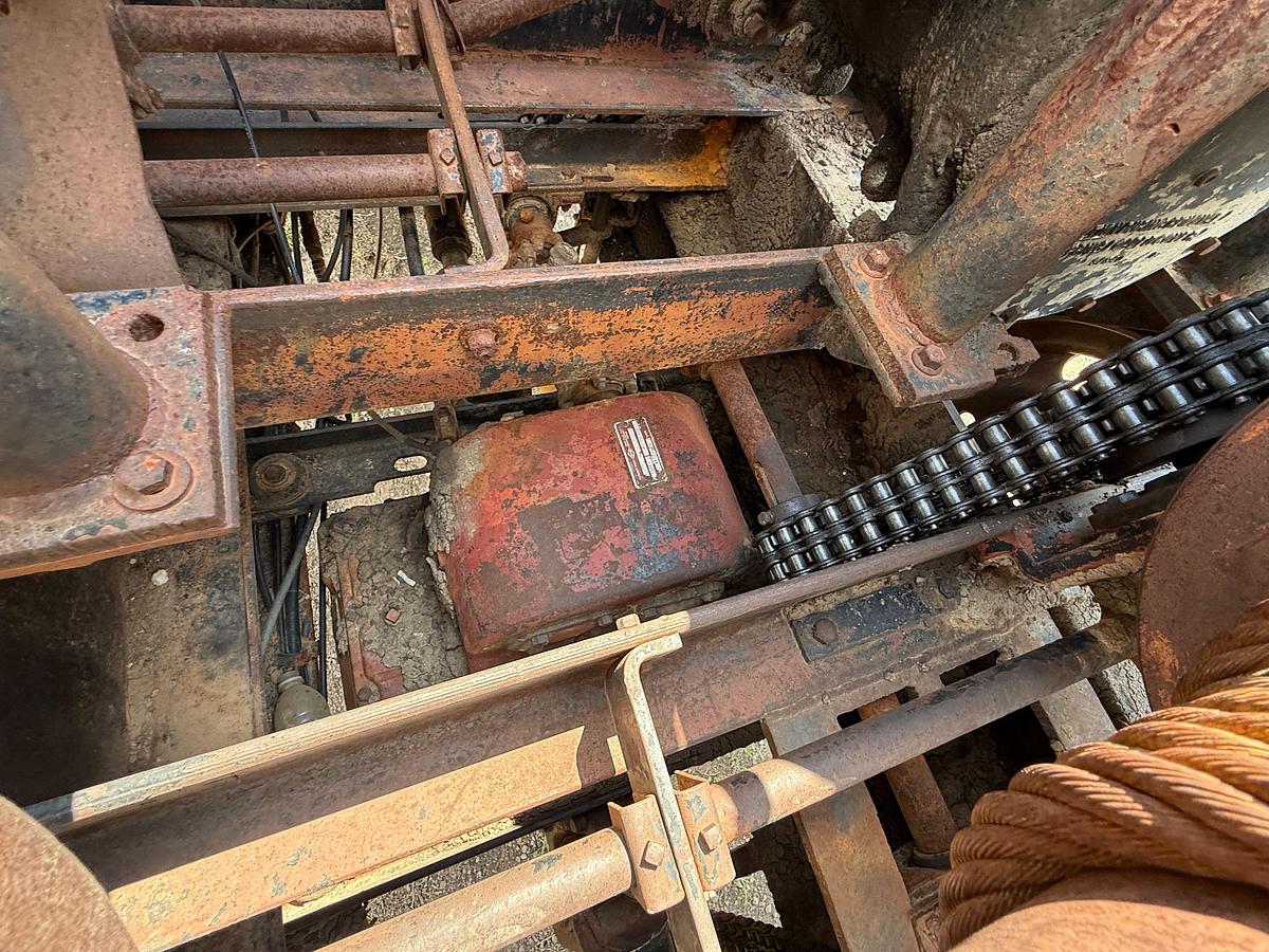 Used 1981 INTERNATIONAL 5000 T/A 30-TON GIN POLE TRUCK