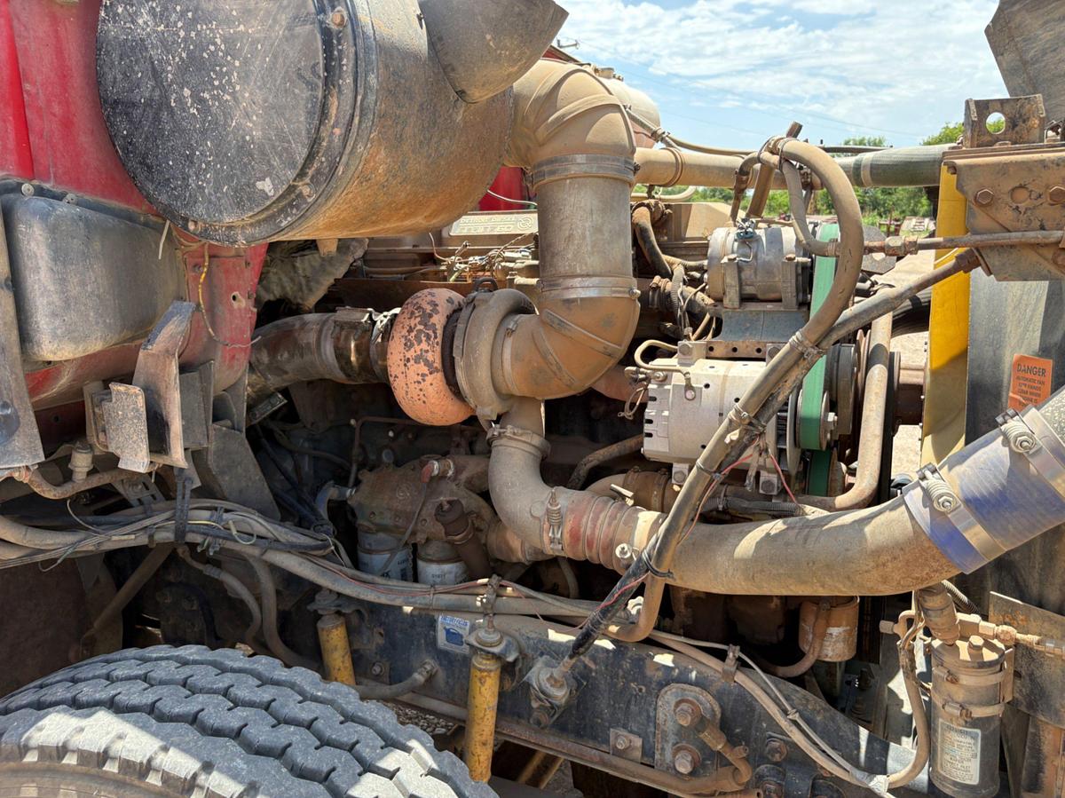 Used 1994 WHITE GMC WCA T/A DAYCAB WINCH TRUCK