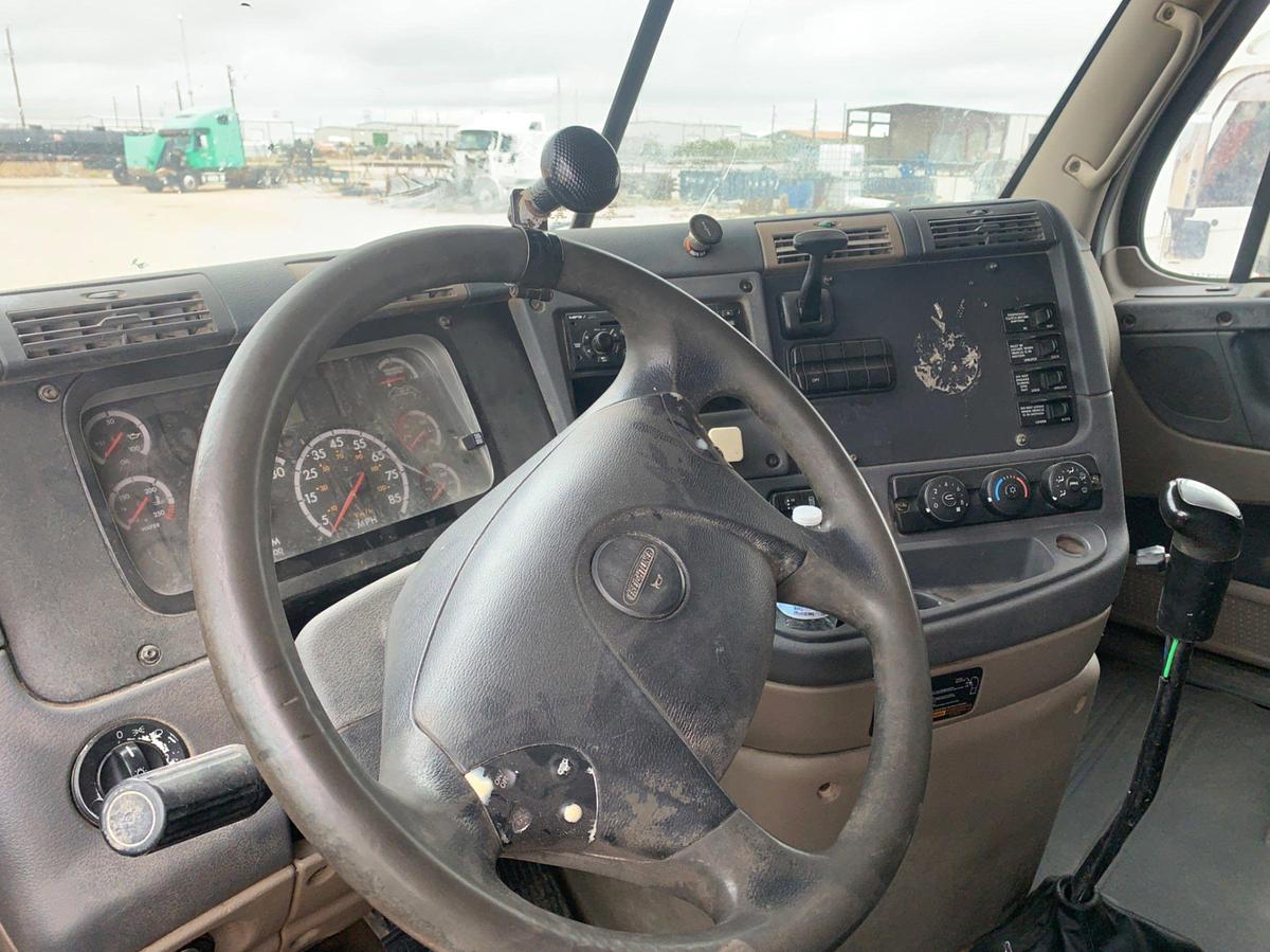 Used 2010 Freightliner Cascadia Sleeper Truck