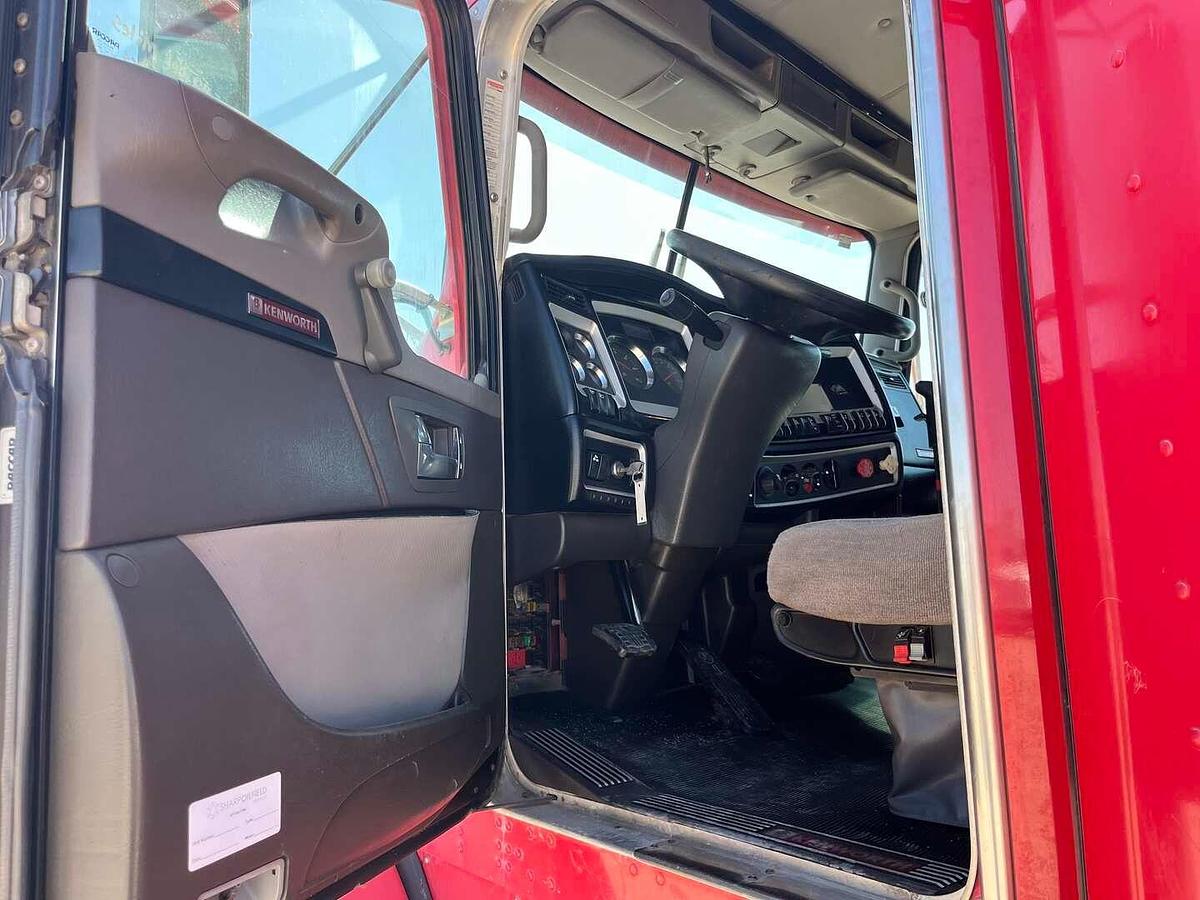 Used 2011 KENWORTH T800 T/A SLEEPER HAUL TRUCK