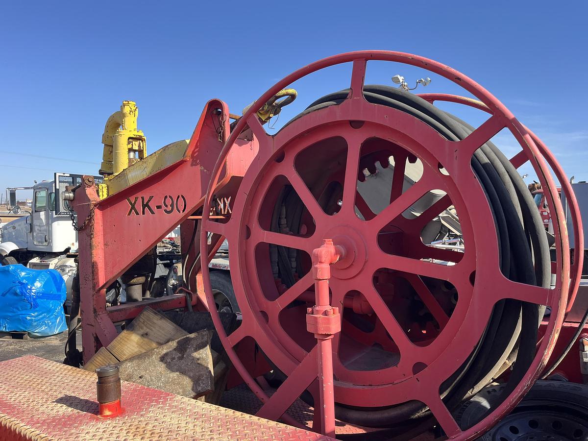 Used 2010 VENTURETECH XK-90 POWER SWIVEL MTD. T/A GOOSENECK TRAILER