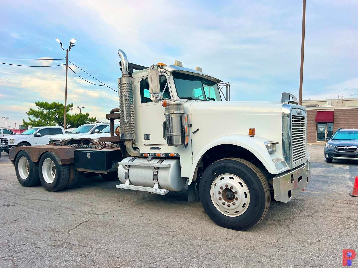 Used 2006 FREIGHTLINER FLD120 SD T/A 65K LBS WINCH TRUCK