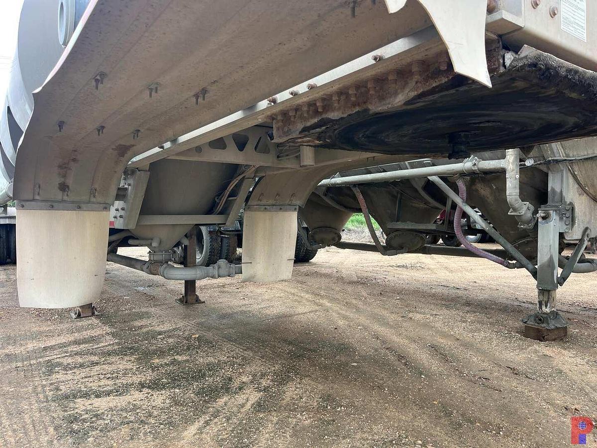 Used 2005 TRAIL KING 1,000 CU. FT. ALUMINUM PNEUMATIC TRAILER W/ BLOWER