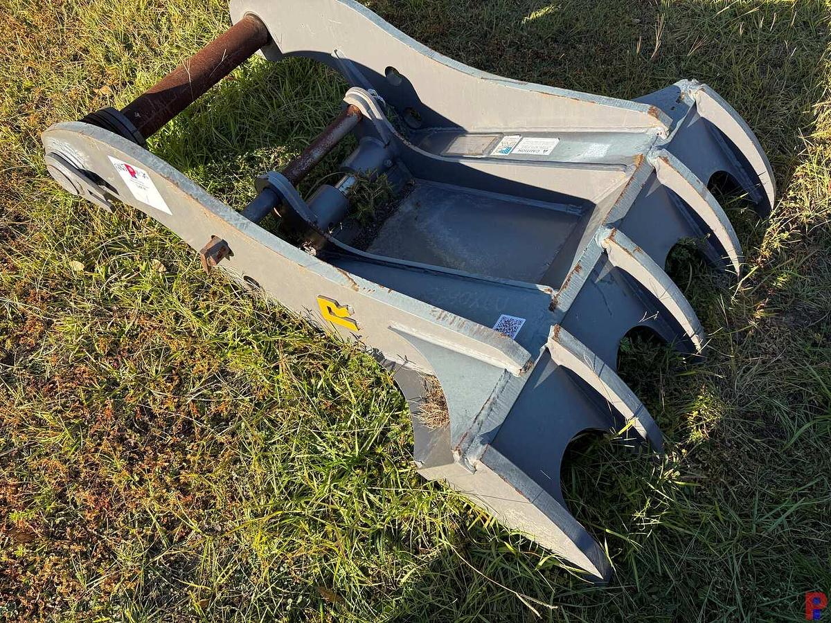 Used ROCKLAND 42” X 62” HYDRAULIC EXCAVATOR THUMB FITS DEVELON 300LC-7