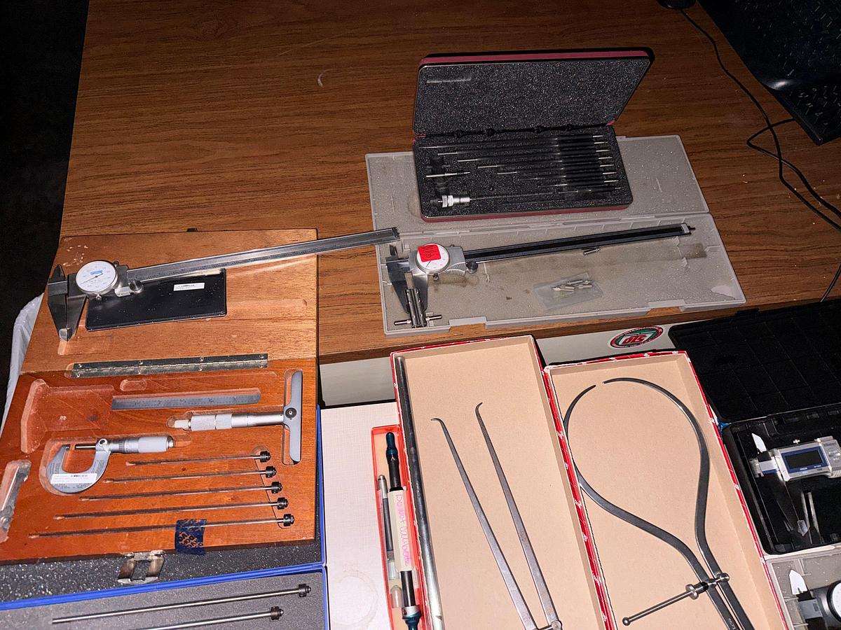 Used SECTION OF (6+) OD MICROMETERS , (7+) DEPTH GAUGES, GAUGE BLOCKS & ARMS, (4) DRAWER ROLLING TOOLBOX