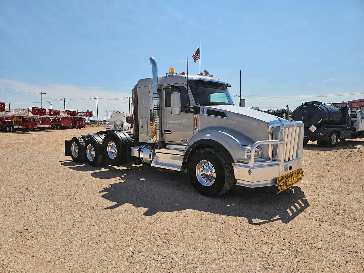Used 2022 Kenworth T880 Heavy Haul Winch Truck