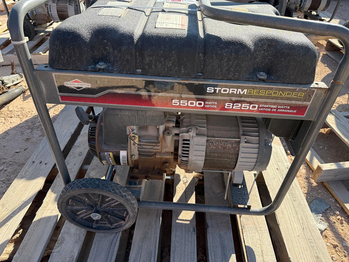 Used STORM RESPONDER MODEL 030430 / 5500 AC WATTS / 120/240-VOLTS P/B BRIGGS&STRATTON GAS ENGINE PORTABLE GENERATOR